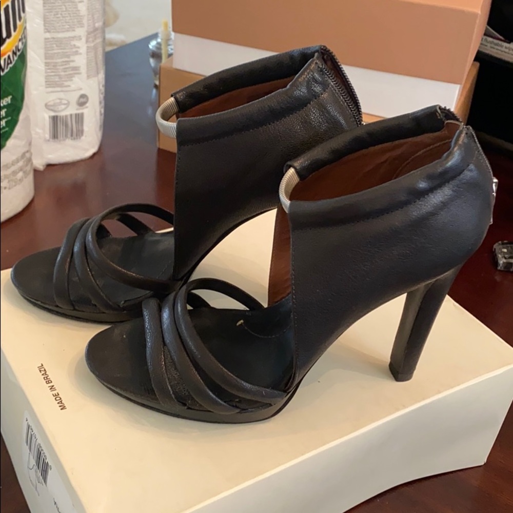 Gorgeous BCBG Maxazria Black heels